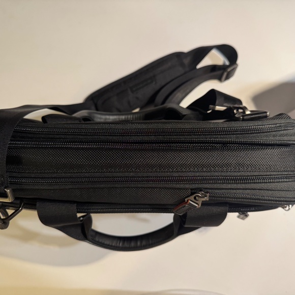 Briggs & Riley Work black Leather Slim Brief (KLB422-4) - Picture 6 of 16